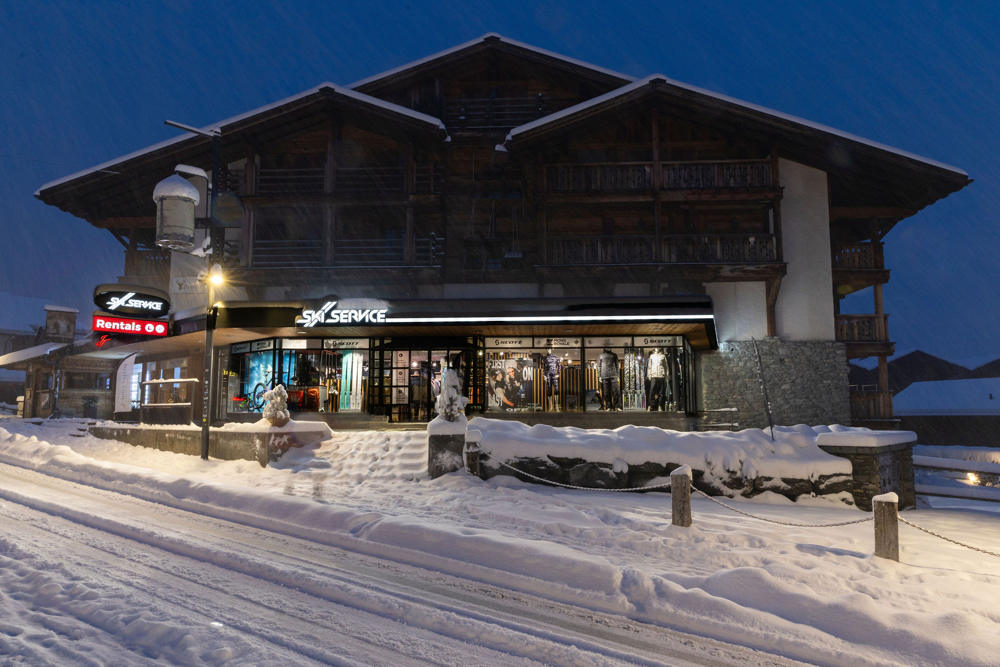 Ski Service Verbier | Sports shop, ski rental, bike hire, ski passes, storage, clothing, hardgoods, bikes, workshop, boot fitting